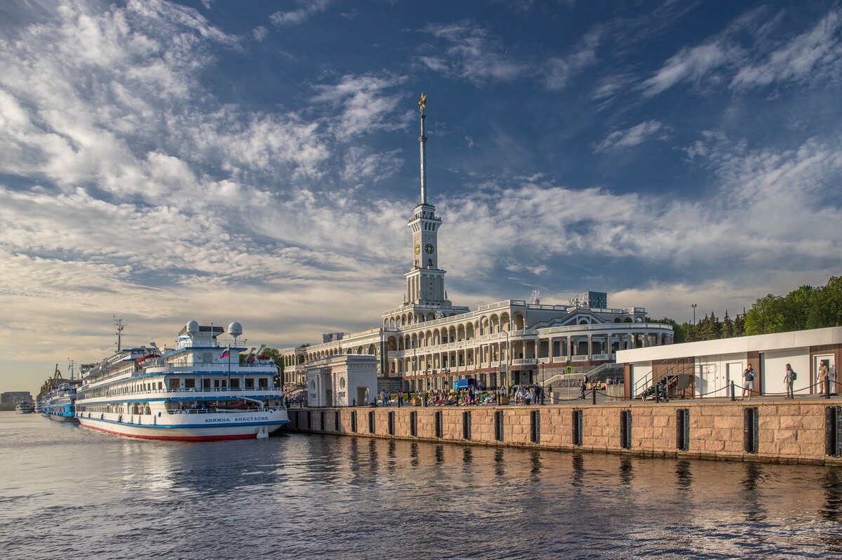 Теплоходы до Химок и Захарково начали ходить от Речного вокзала